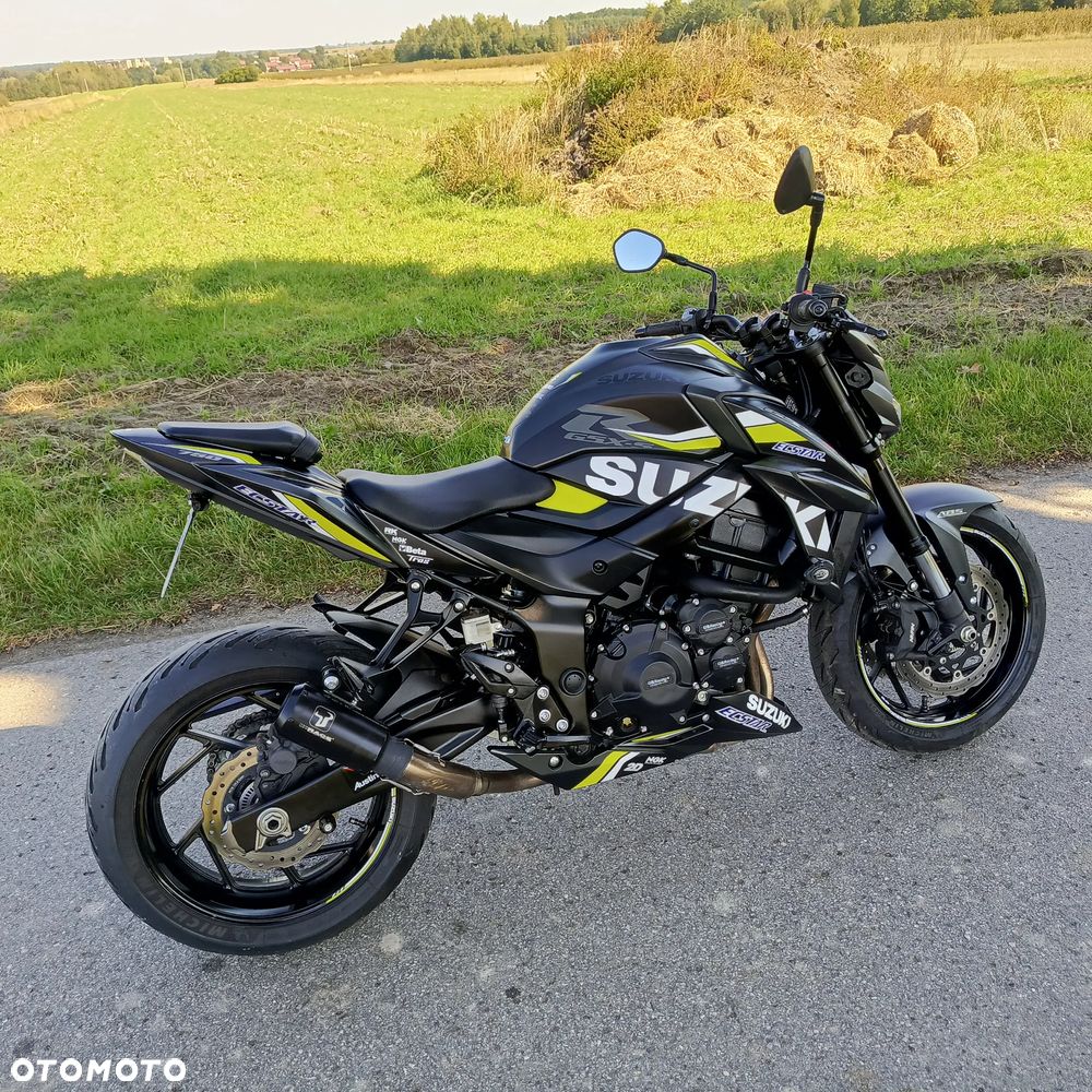 Suzuki GSX - 6