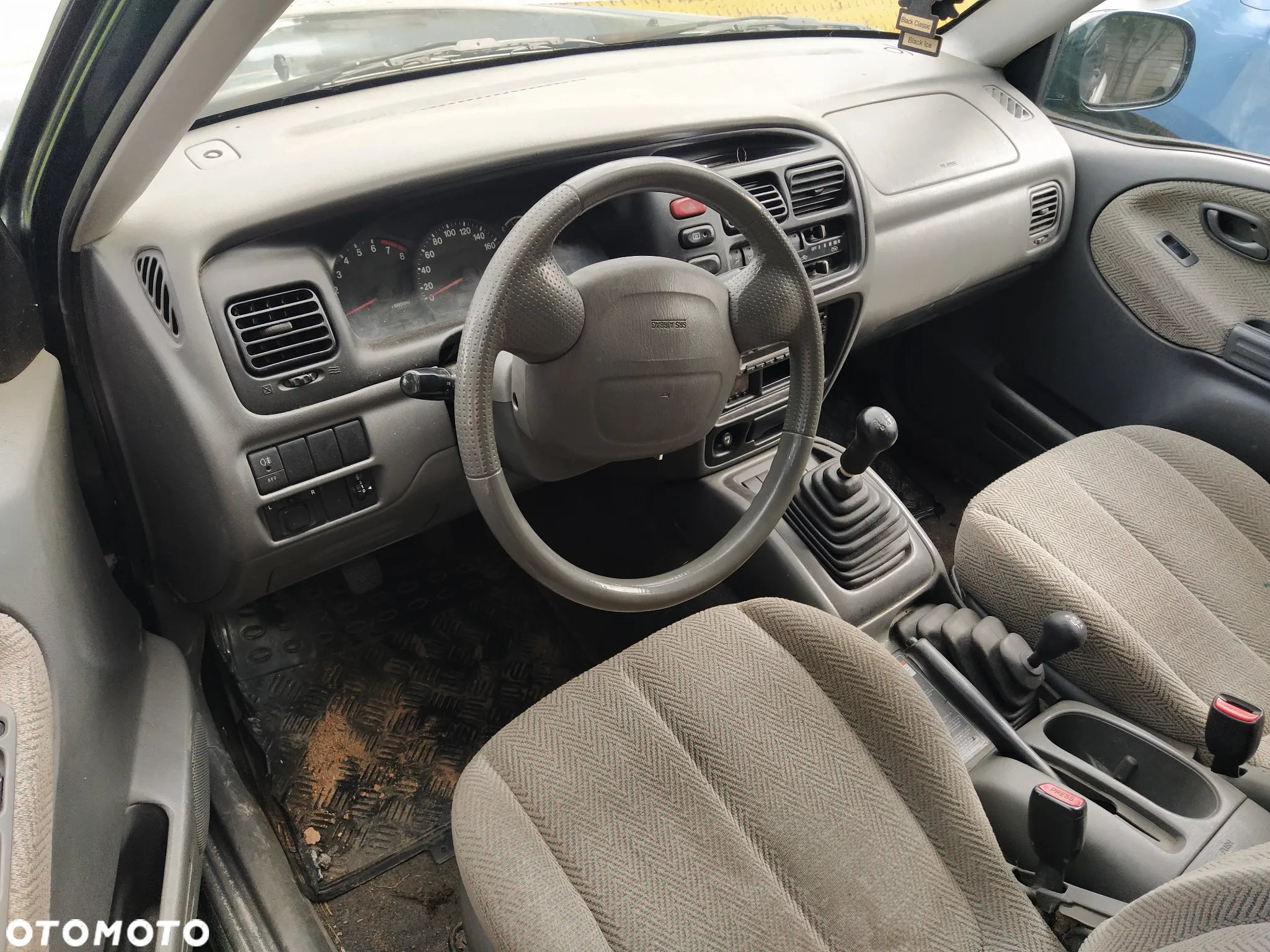 Suzuki Grand Vitara 2.5 V6 - 5