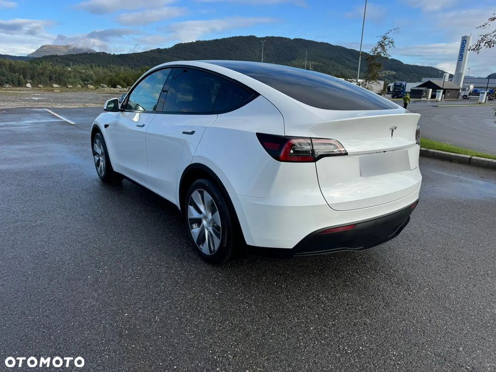 Tesla Y Model Long Range Dual Motor AWD - 6