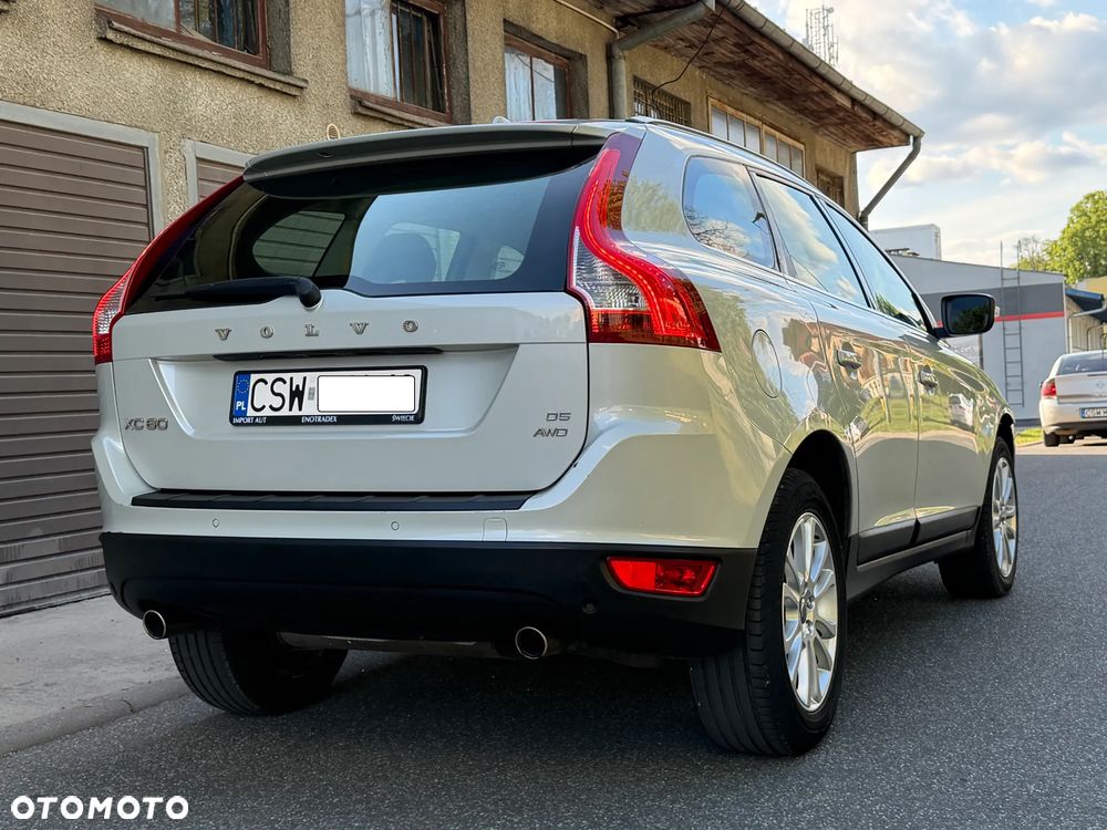 Volvo XC 60 D5 AWD Momentum - 8