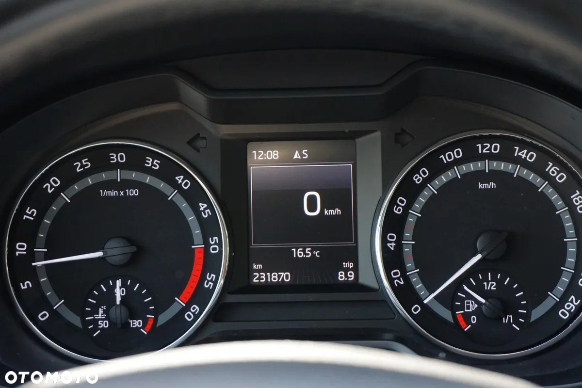 Skoda Octavia Combi 2.0 TDI 4x4 Scout - 24