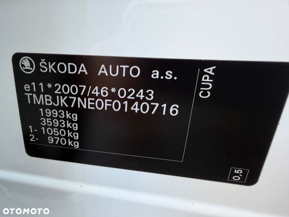 Skoda Octavia 2.0 TDI DSG RS - 36