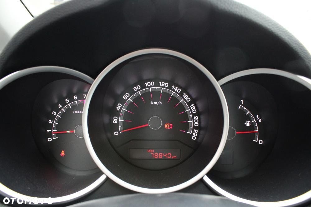 Kia Venga - 16