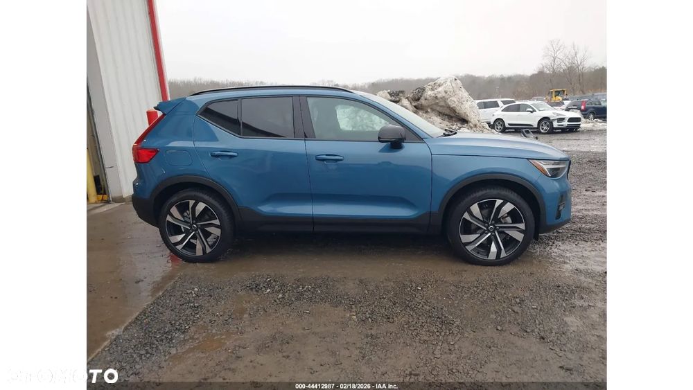Volvo XC 40 B5 AWD Ultimate Dark - 4