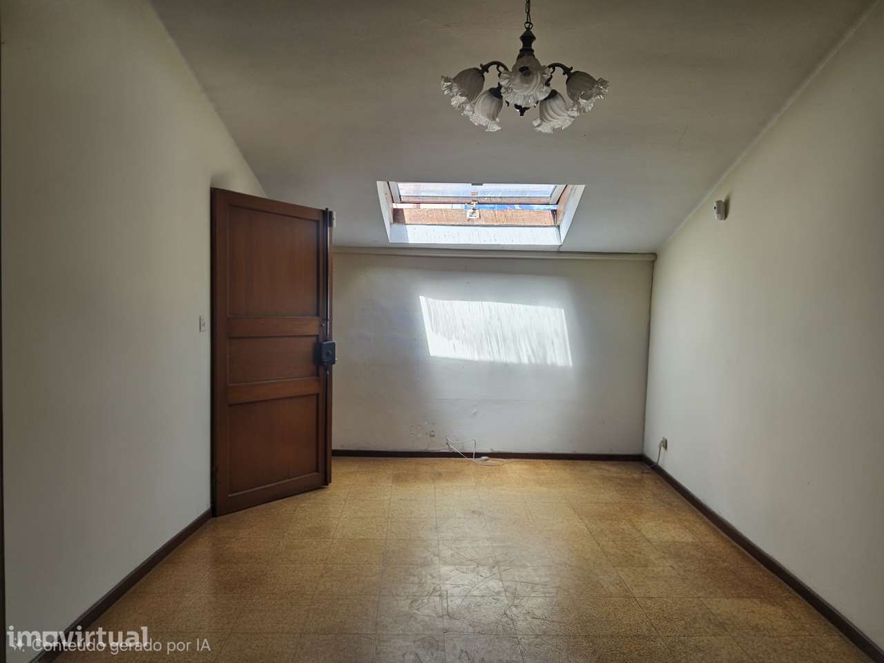 Apartamento T1 sem cozinha ( ler descrição) em São Domingos de Benfica - Grande imagem: 2/16