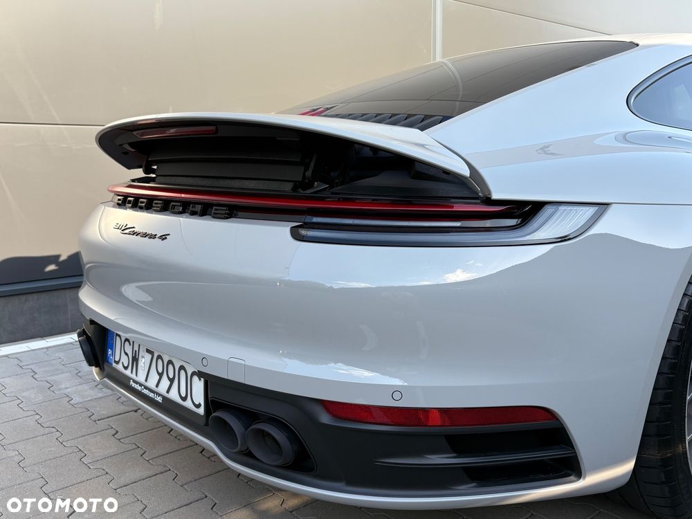 Porsche 911 Carrera 4 - 29