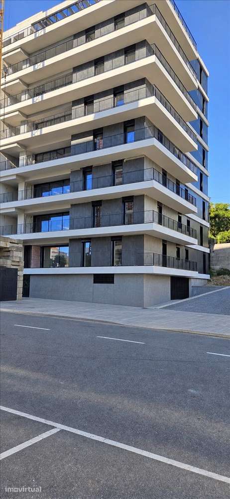 T2 Novo com Varanda e Garagem em Nogueira, Braga | 359.000 € - Grande imagem: 2/57