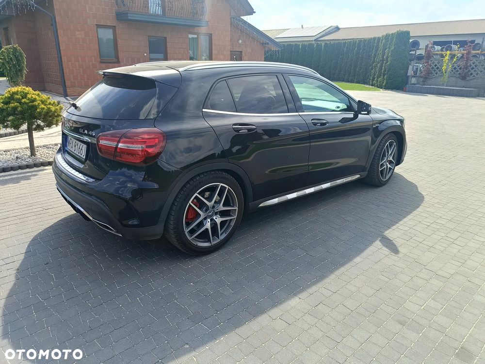 Mercedes-Benz GLA - 13