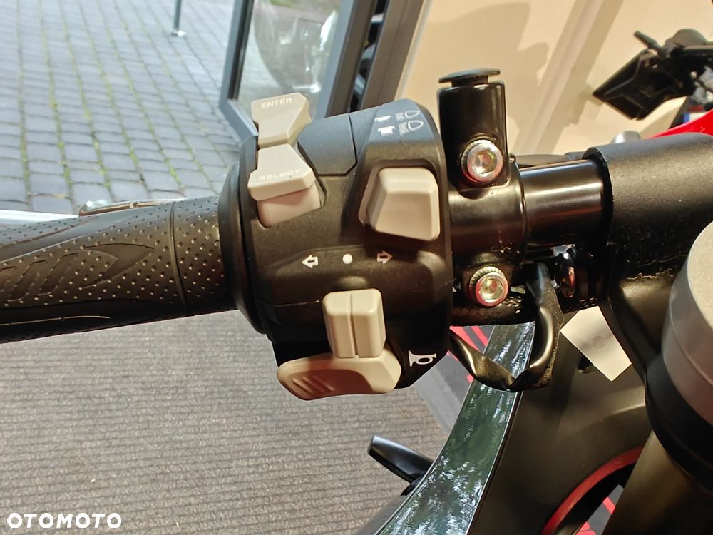 QJMOTOR SRK 125R - 10