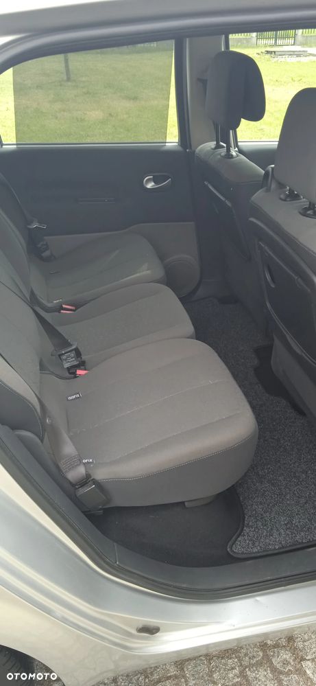 Renault Scenic 1.6 16V 110 Dynamique - 11
