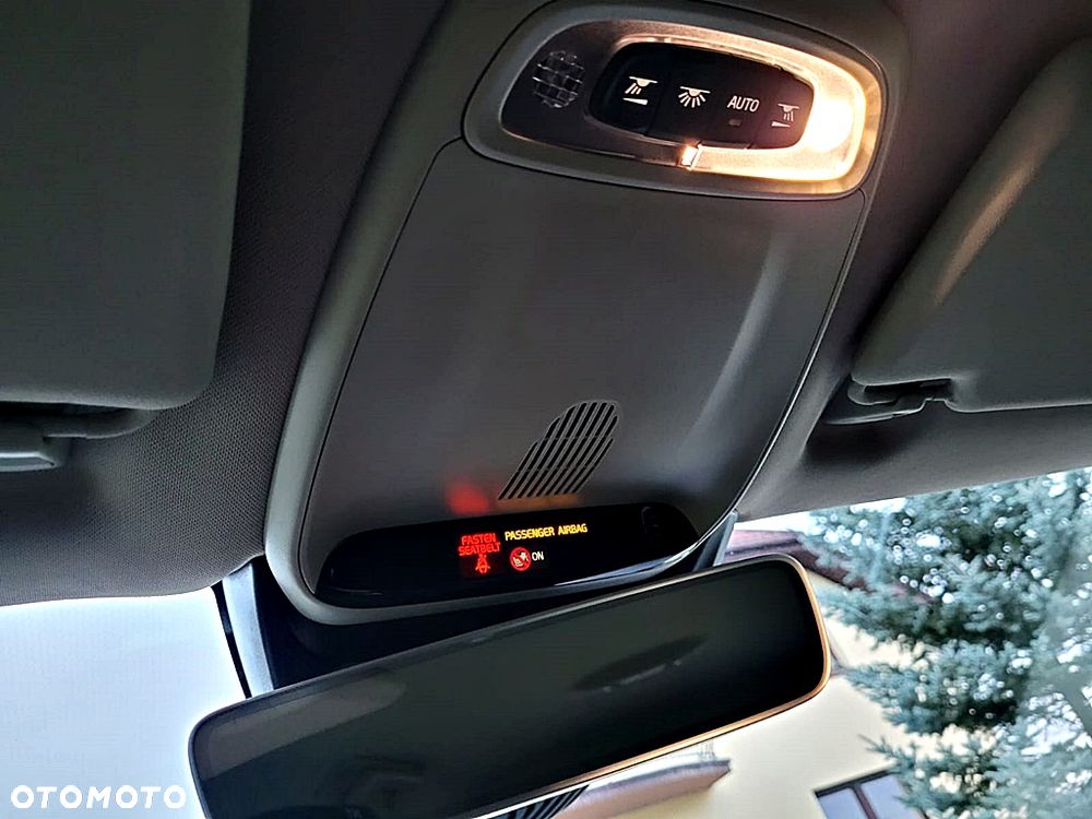 Volvo V40 T2 Momentum - 28