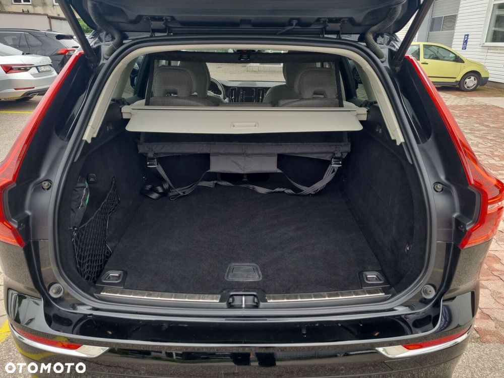 Volvo XC 60 B4 D Momentum - 12