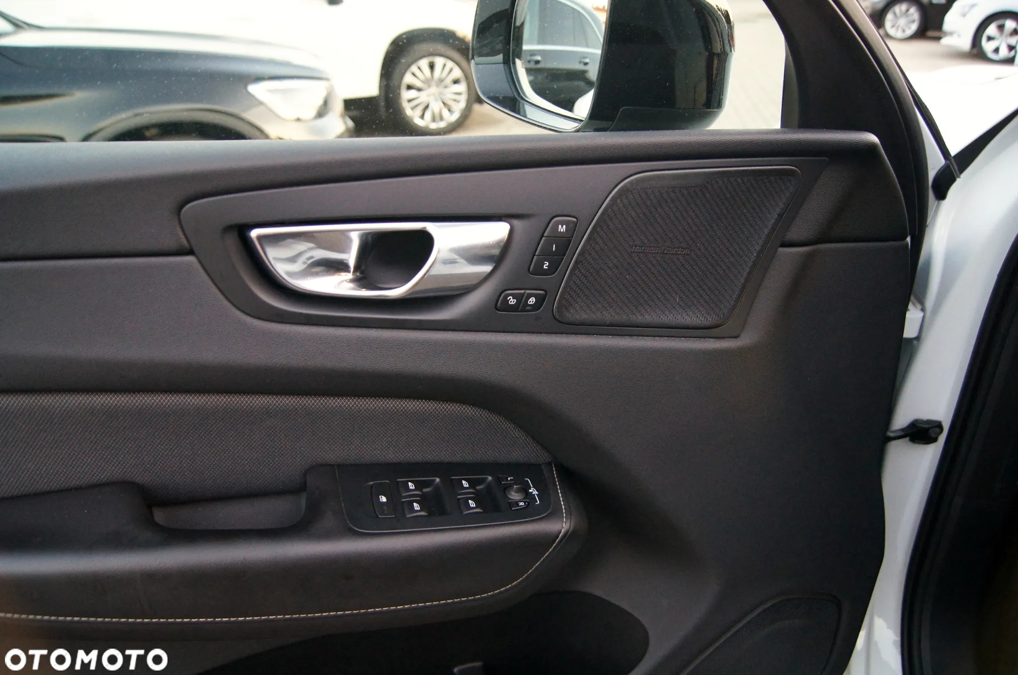 Volvo XC 60 B5 D AWD R-Design - 34