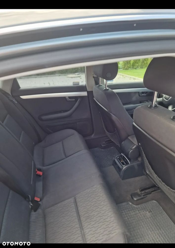 Audi A4 Limousine - 4