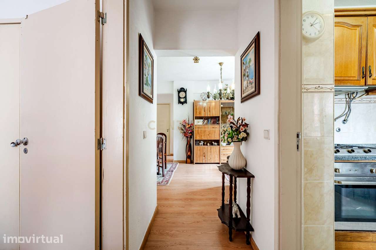 Apartamento T2 em Bom estado de conservação no Bairro Padre Cruz, Carn - Grande imagem: 4/44