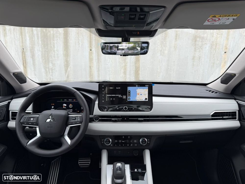 Mitsubishi Outlander - 10