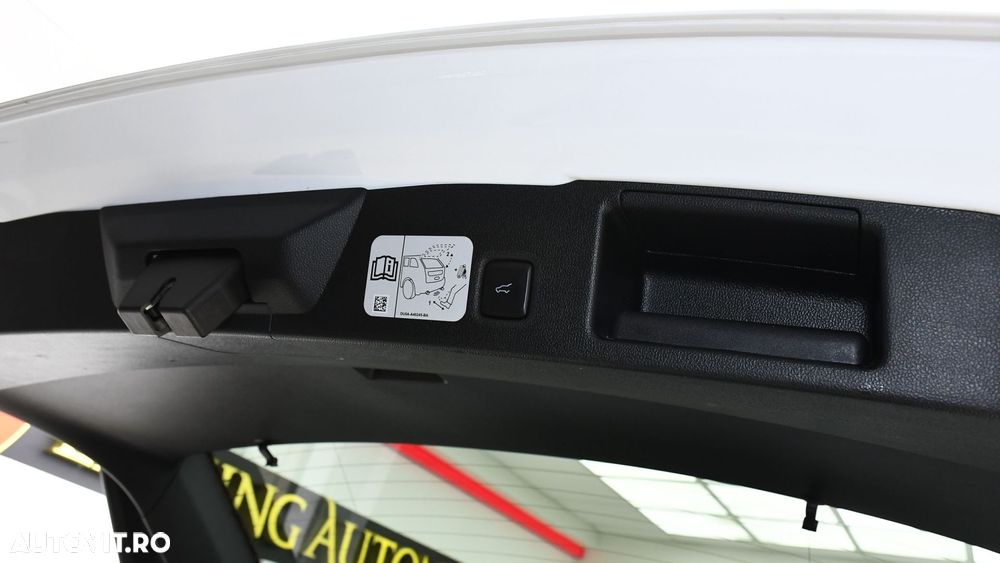 Ford Kuga 2.5 Duratec PHEV ST-LINE X - 29