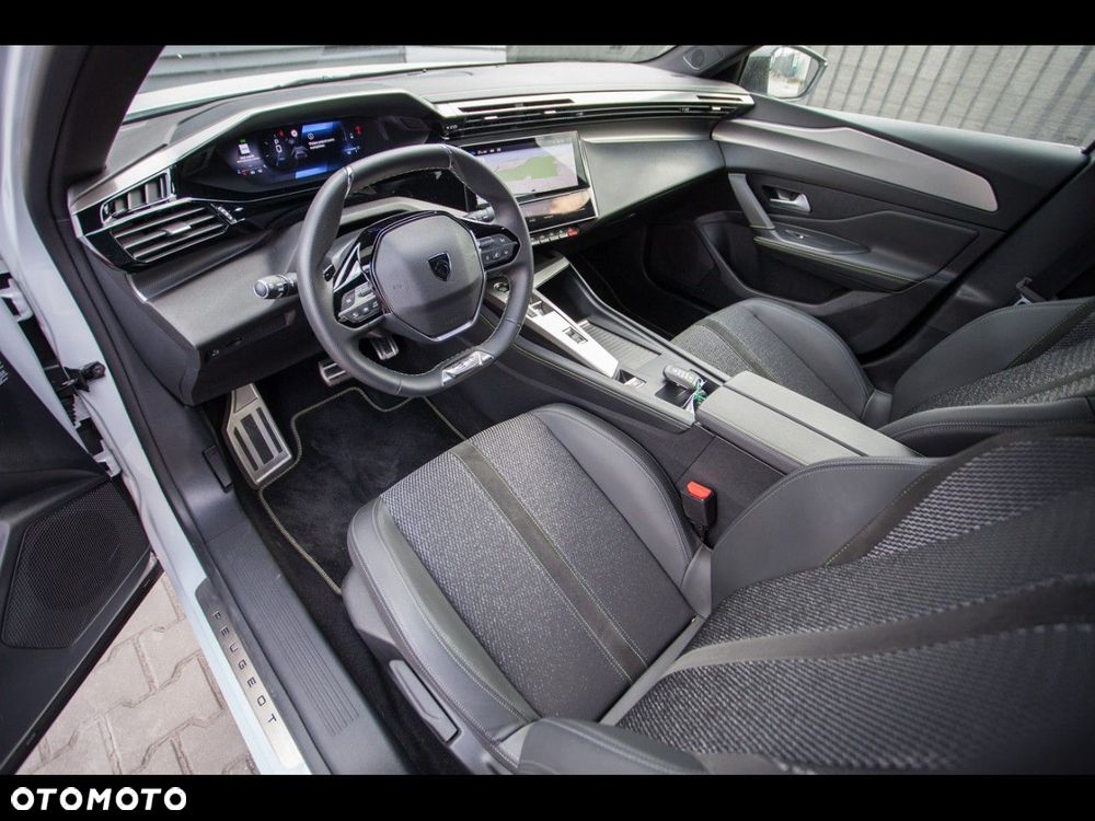 Peugeot 408 1.6 Plug-In Hybrid 225 Allure EAT8 - 32