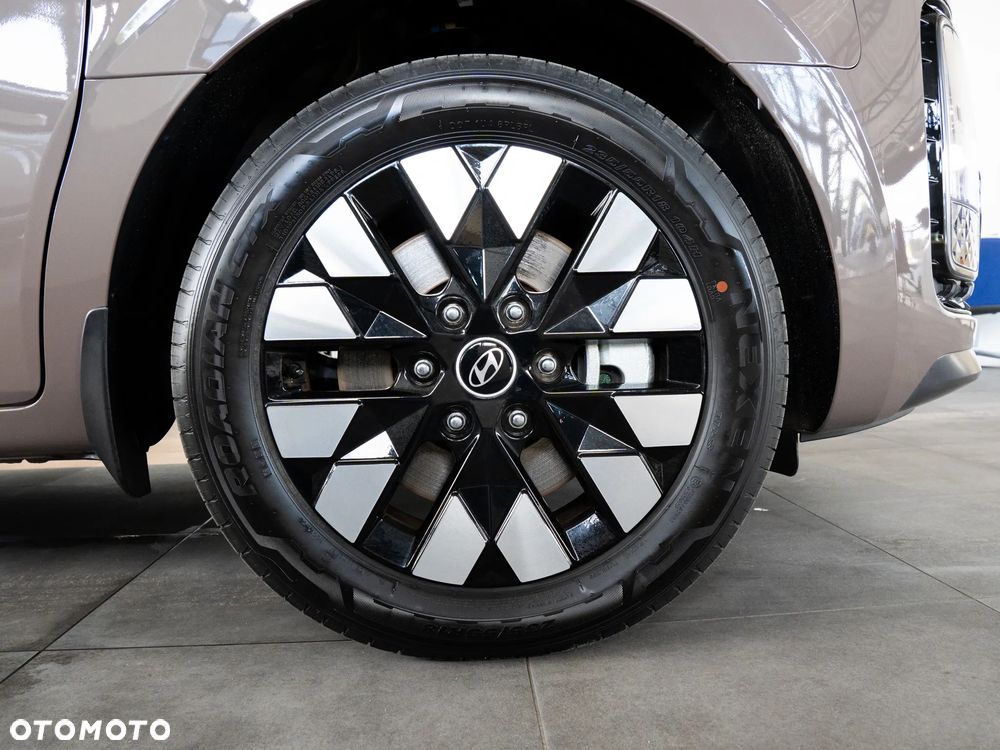 Hyundai Staria 1.6 T-GDI HEV Luxury - 10