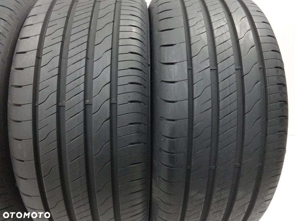 225/45/17 Goodyear EfficientGrip Performance 2 - 3