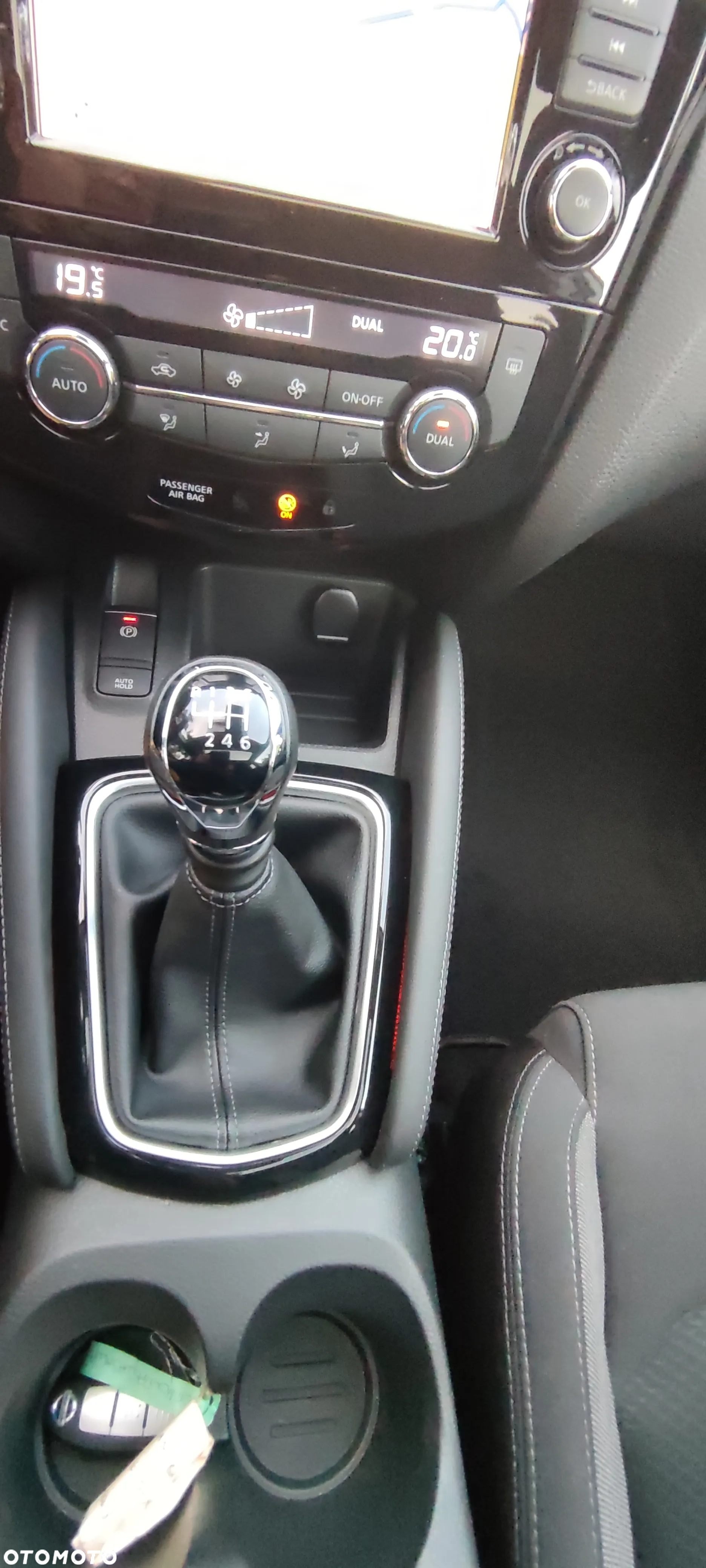 Nissan Qashqai 1.3 DIG-T MHEV Premiere Edition - 24