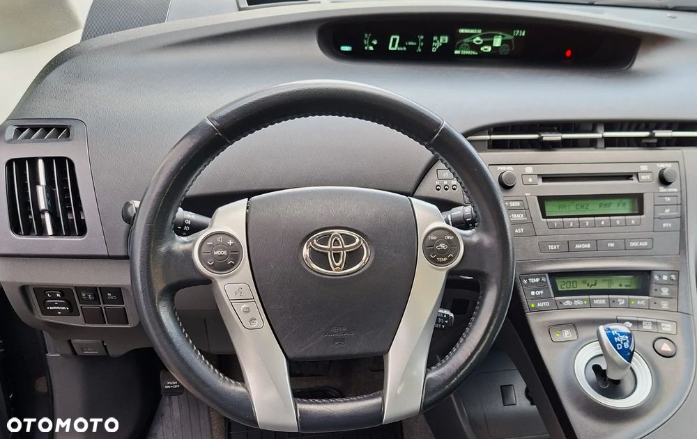 Toyota Prius (Hybrid) Life - 6