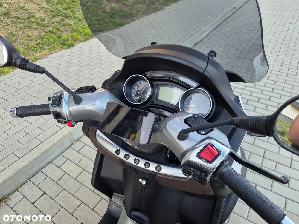 Piaggio MP-3 - 24