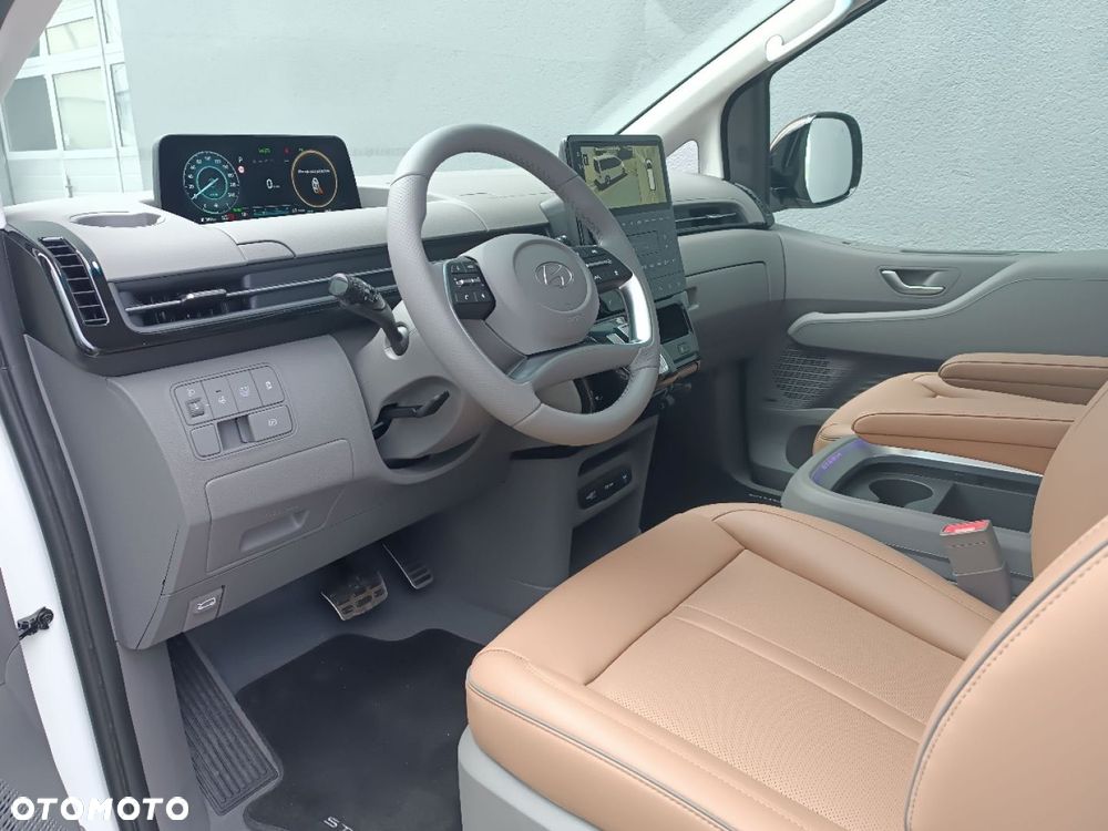 Hyundai Staria 1.6 T-GDI HEV Luxury - 15