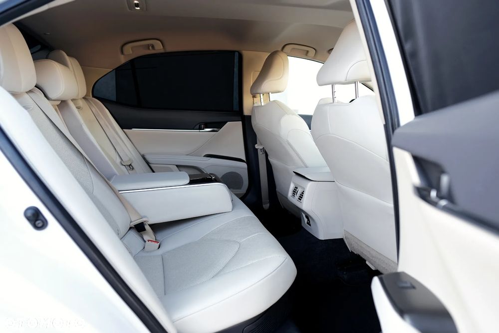 Toyota Camry 2.5 Hybrid Executive CVT - 14