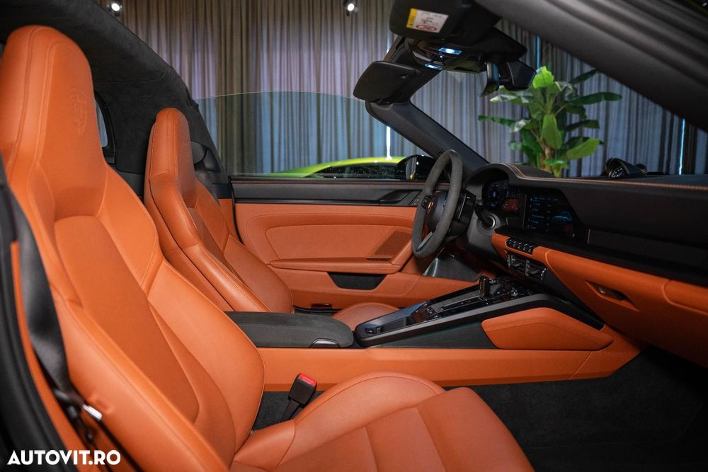 Porsche 911 Targa 4 GTS PDK - 26