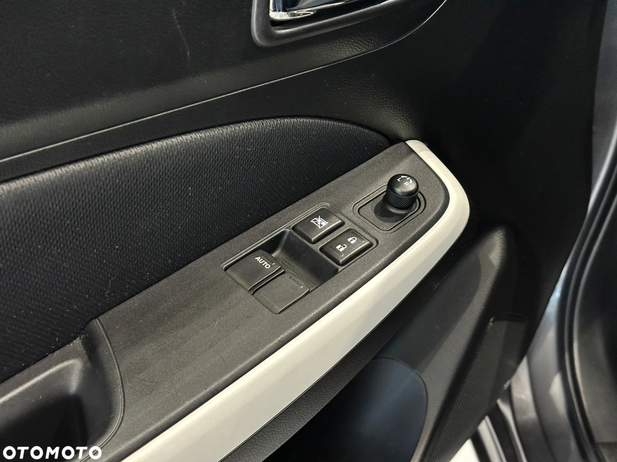 Suzuki Swift 1.2 Premium Plus CVT - 21