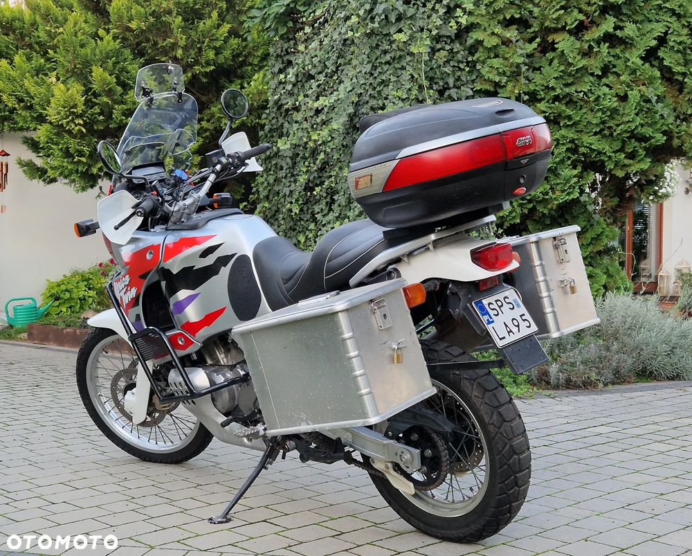 Honda XRV - 10