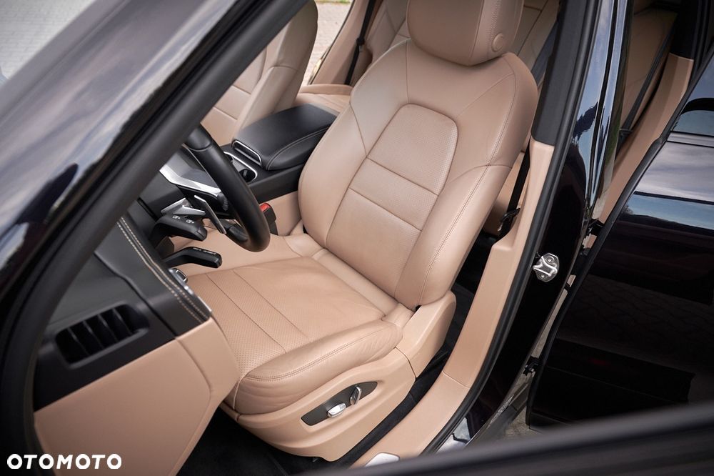 Porsche Cayenne - 25