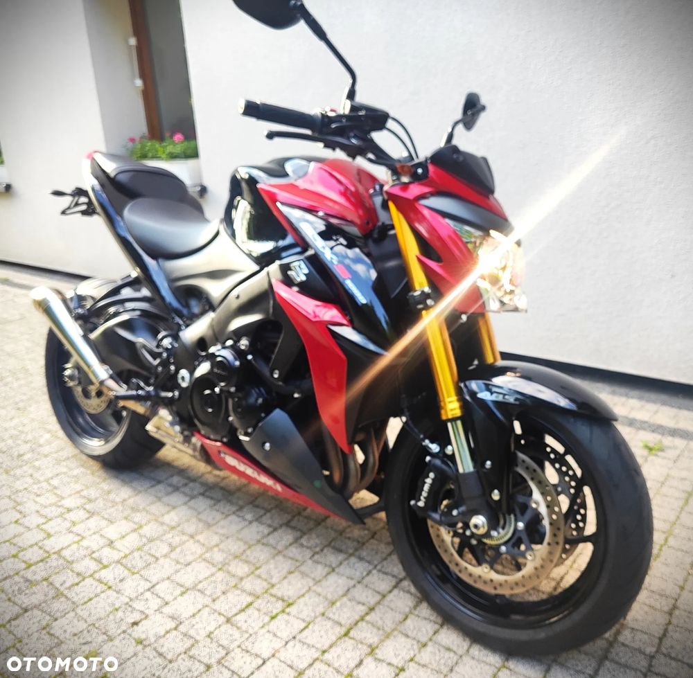 Suzuki GSX - 2