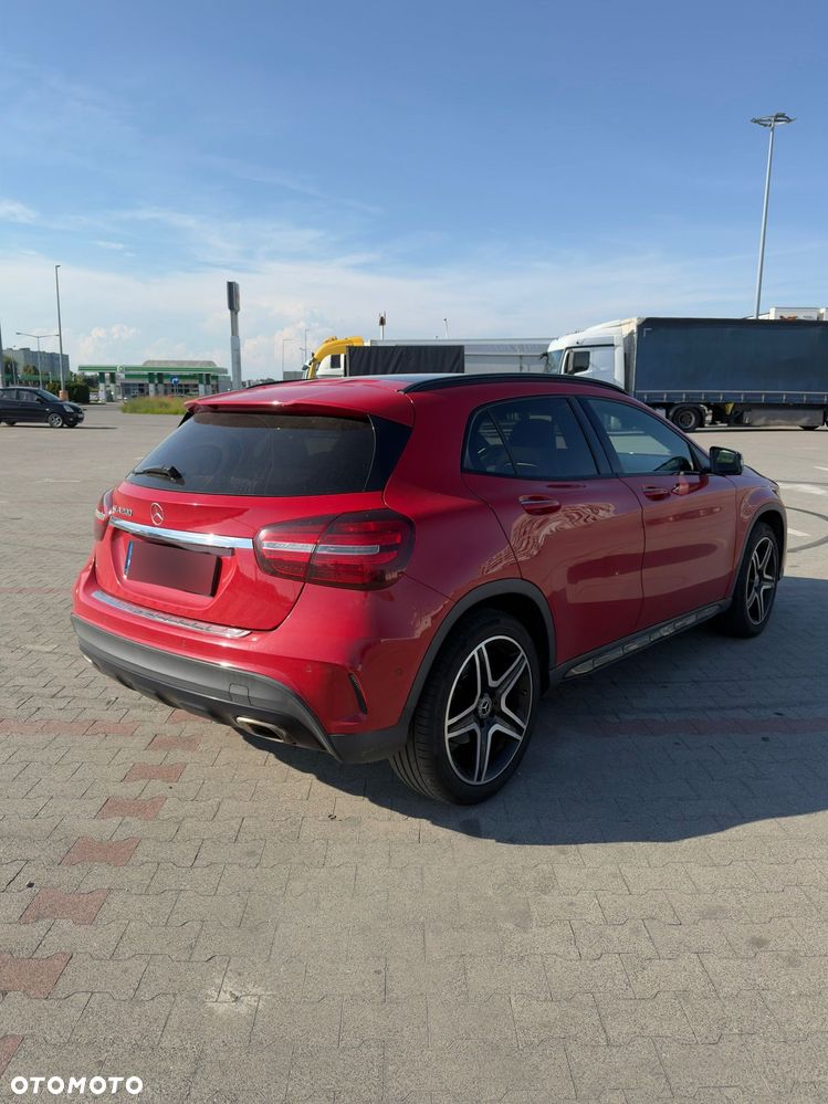 Mercedes-Benz GLA 200 7G-DCT AMG Line - 4
