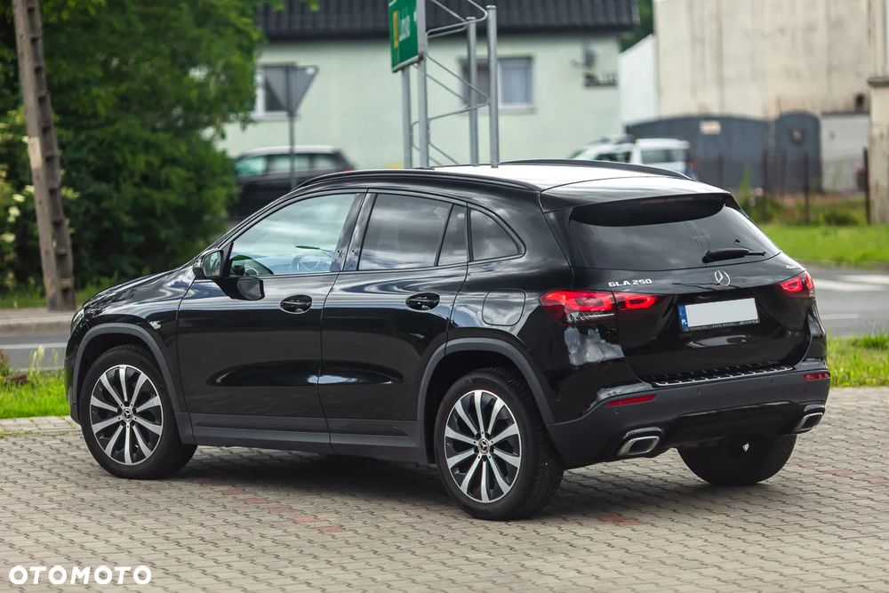 Mercedes-Benz GLA 250 4-Matic - 12