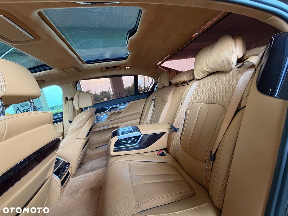 BMW Seria 7 750Li xDrive - 13