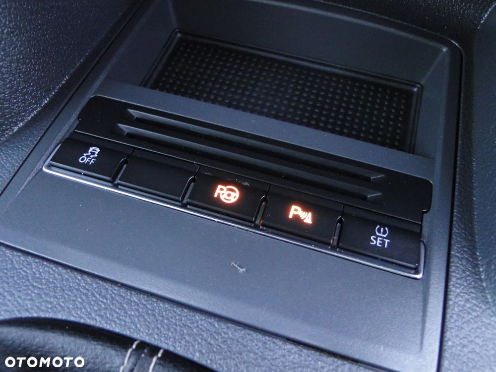 Volkswagen Touran 1.4 TSI MATCH - 24