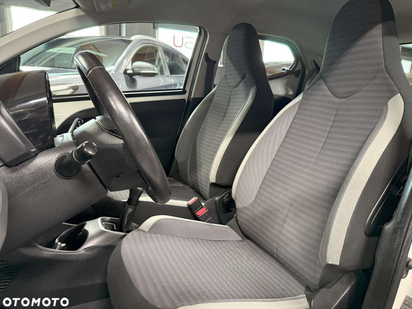 Toyota Aygo x-play connect - 19