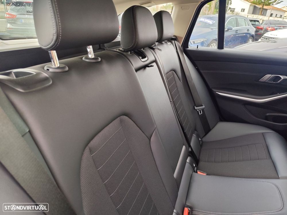 BMW 330 e Line Sport Auto - 23