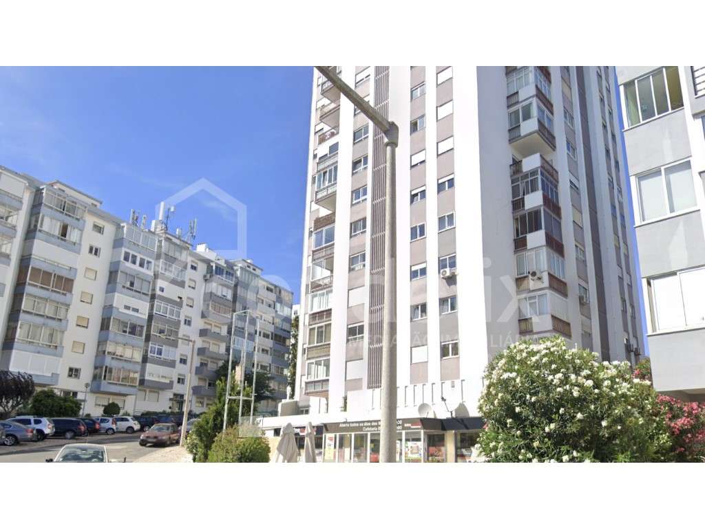 Lugar de Garagem - Rua Sacadura Cabral, Estoril - Grande imagem: 5/6