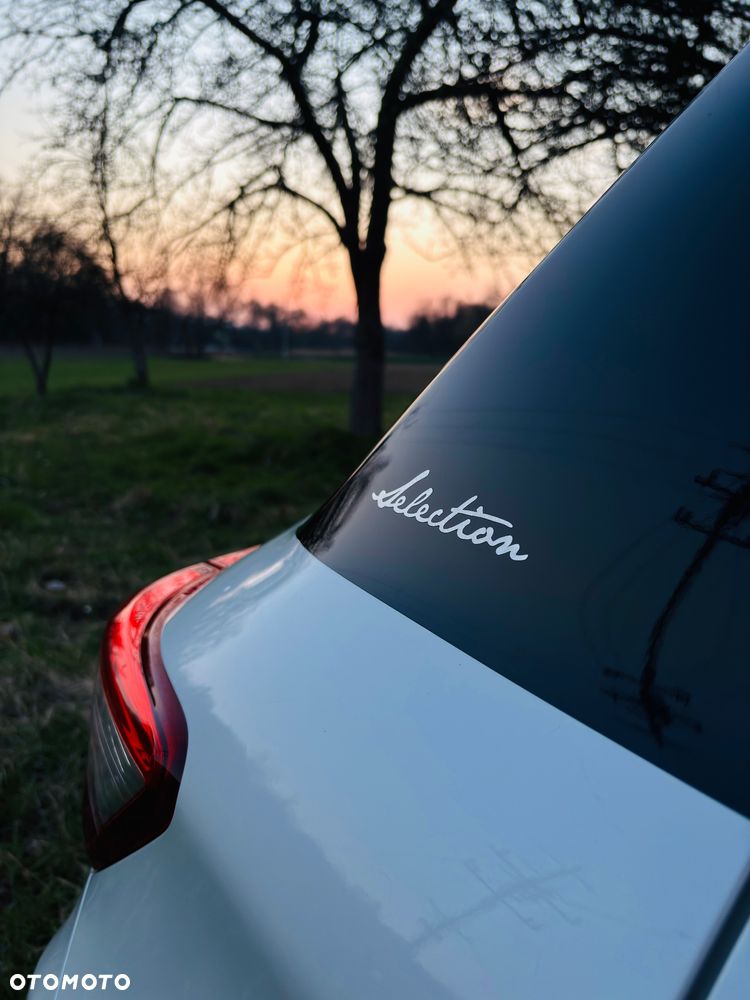 Toyota Yaris Hybrid 100 Selection - 6