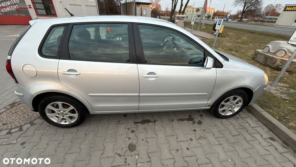 Volkswagen Polo 1.4 16V Comfortline - 2