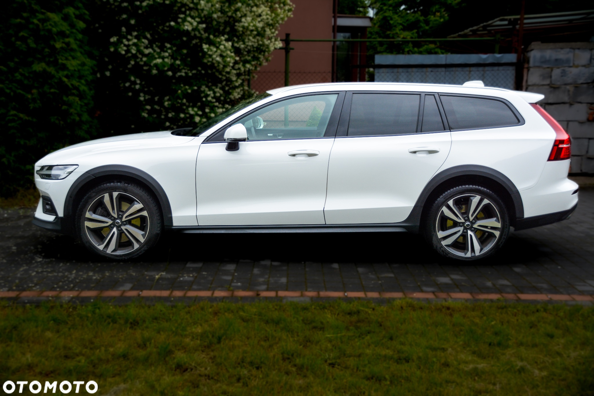 Volvo V60 B5 B R-Design - 3