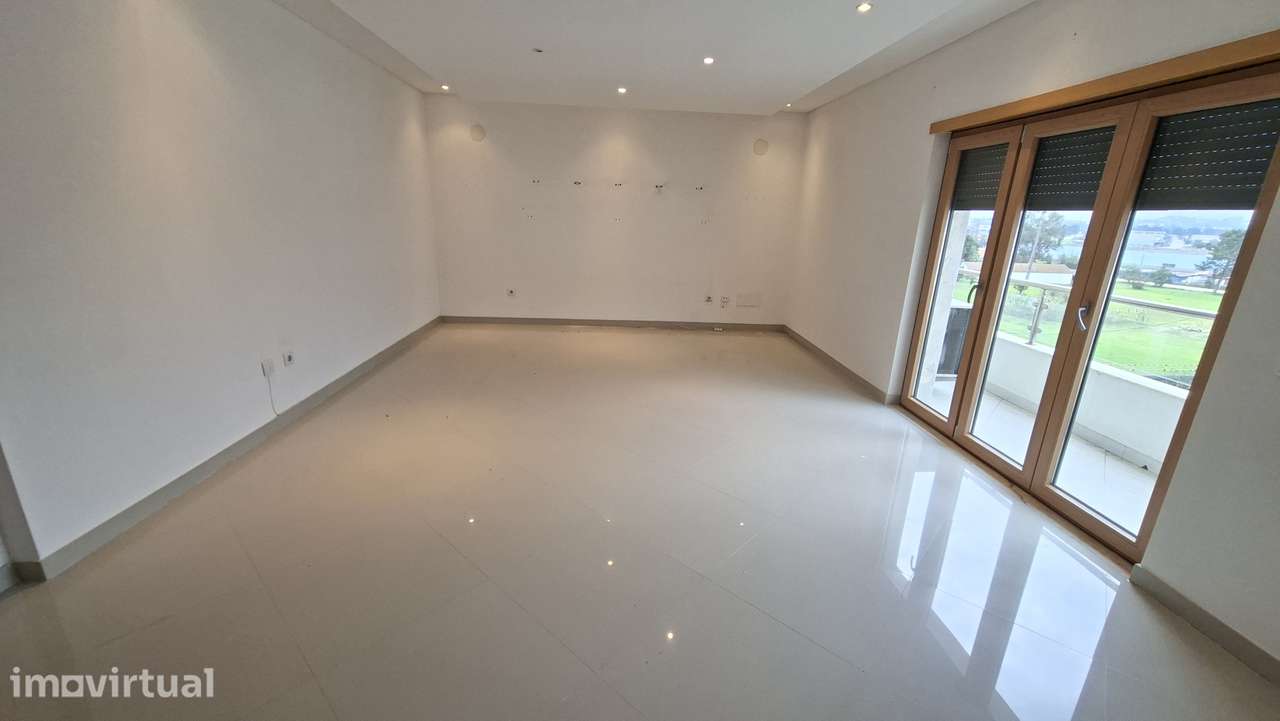 Apartamento T4 com 196m2 no Pinhal Novo. - Grande imagem: 2/20