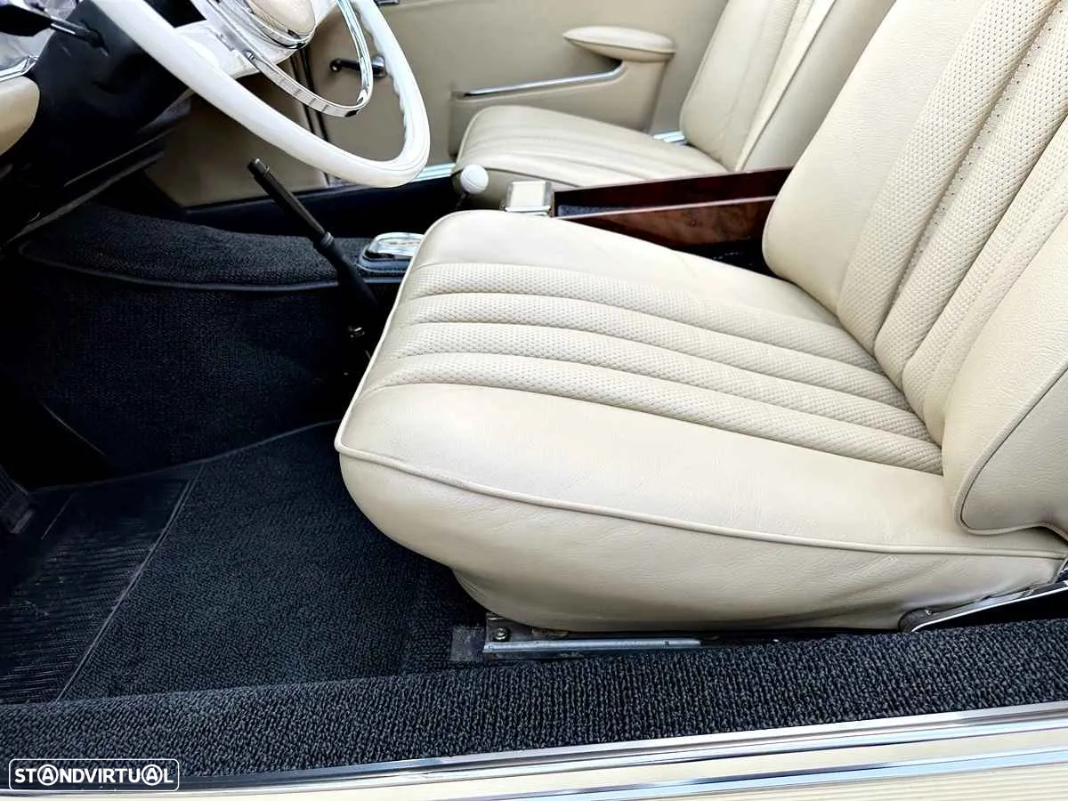 Mercedes-Benz 230 - 24