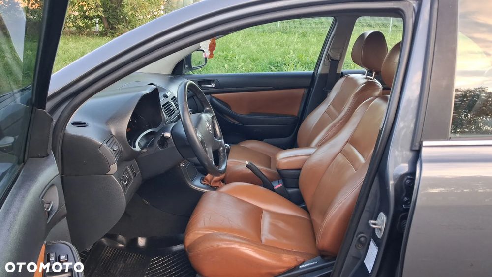 Toyota Avensis - 6