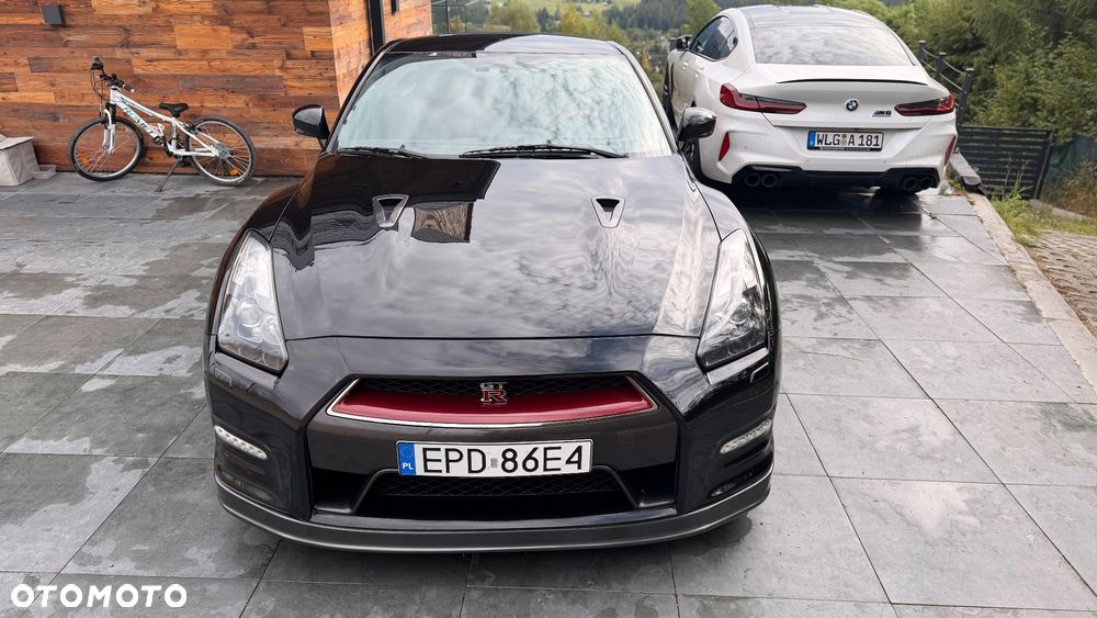 Nissan GT-R - 10