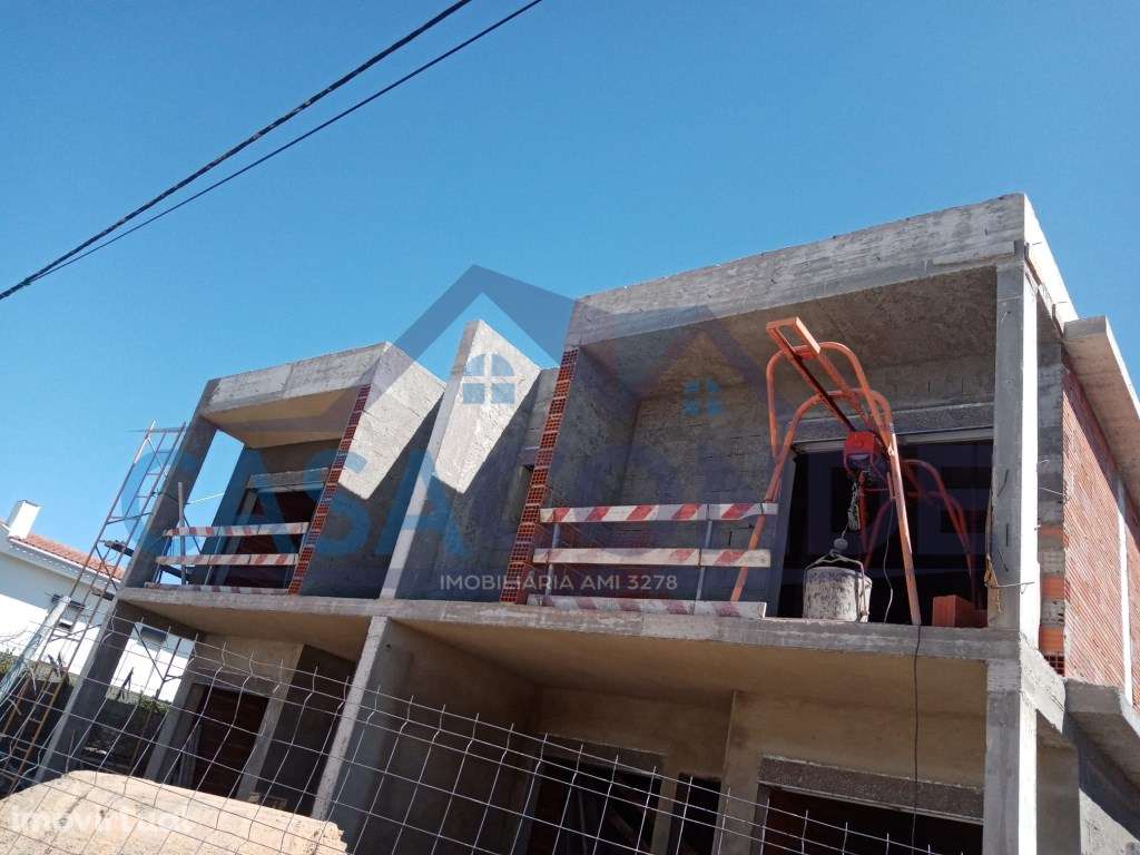 Moradia Geminada V4 Duplex c/piscina - Grande imagem: 2/3