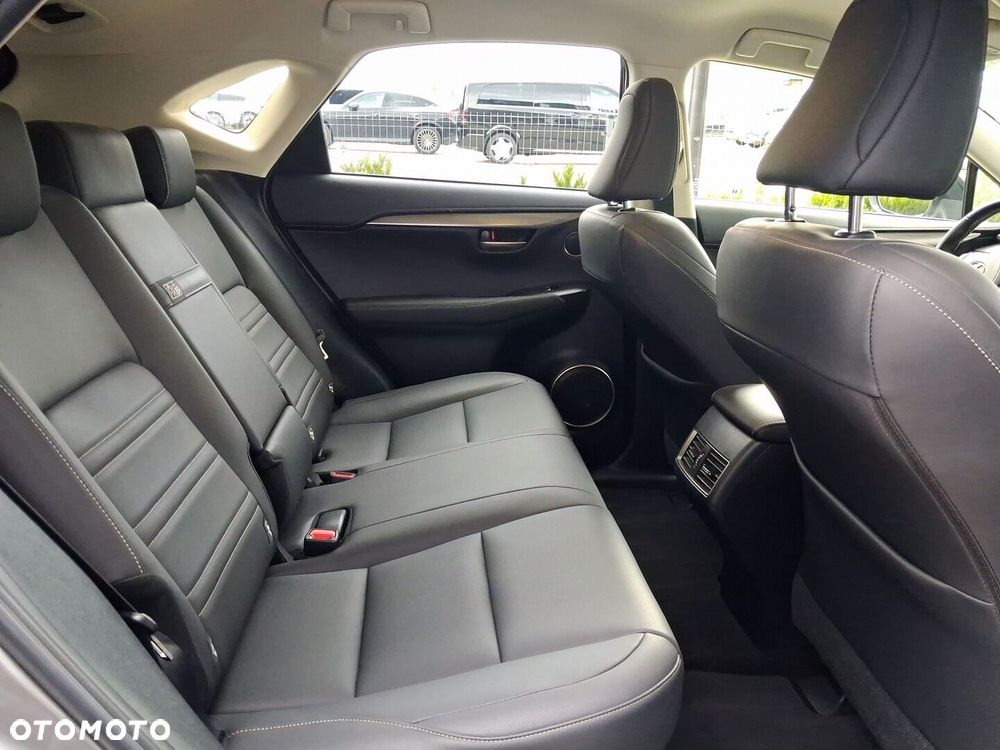 Lexus NX 300 F Impression AWD - 12